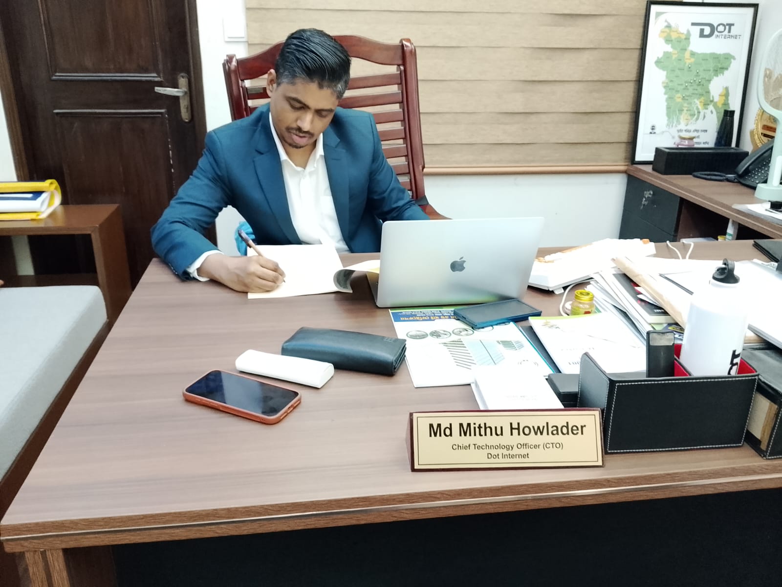 ডট ইন্টারনেট চুক্তি সই — কাহফ ইন্টারনেট পার্টনারশিপ
